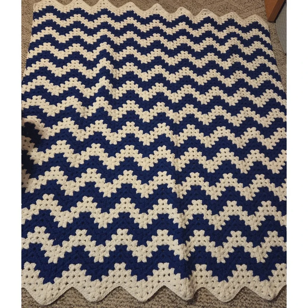 VTG Handmade Crochet Afghan Blanket Blue White Chevron Zig Zag 44x50 - Picture 6 of 6
